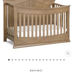 Da Vinci Four In One Convertible Crib With All Attachments