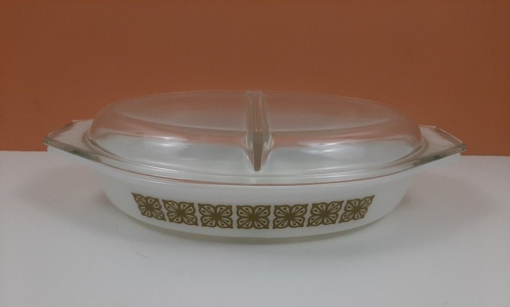 Pyrex Square Flowers Verde Divided Casseole Dish with Lid 1 1/2 Quart