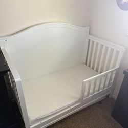 FREE TO FIRST PERSON TO PICK UP!  Convertible Crib / Toddler Bed