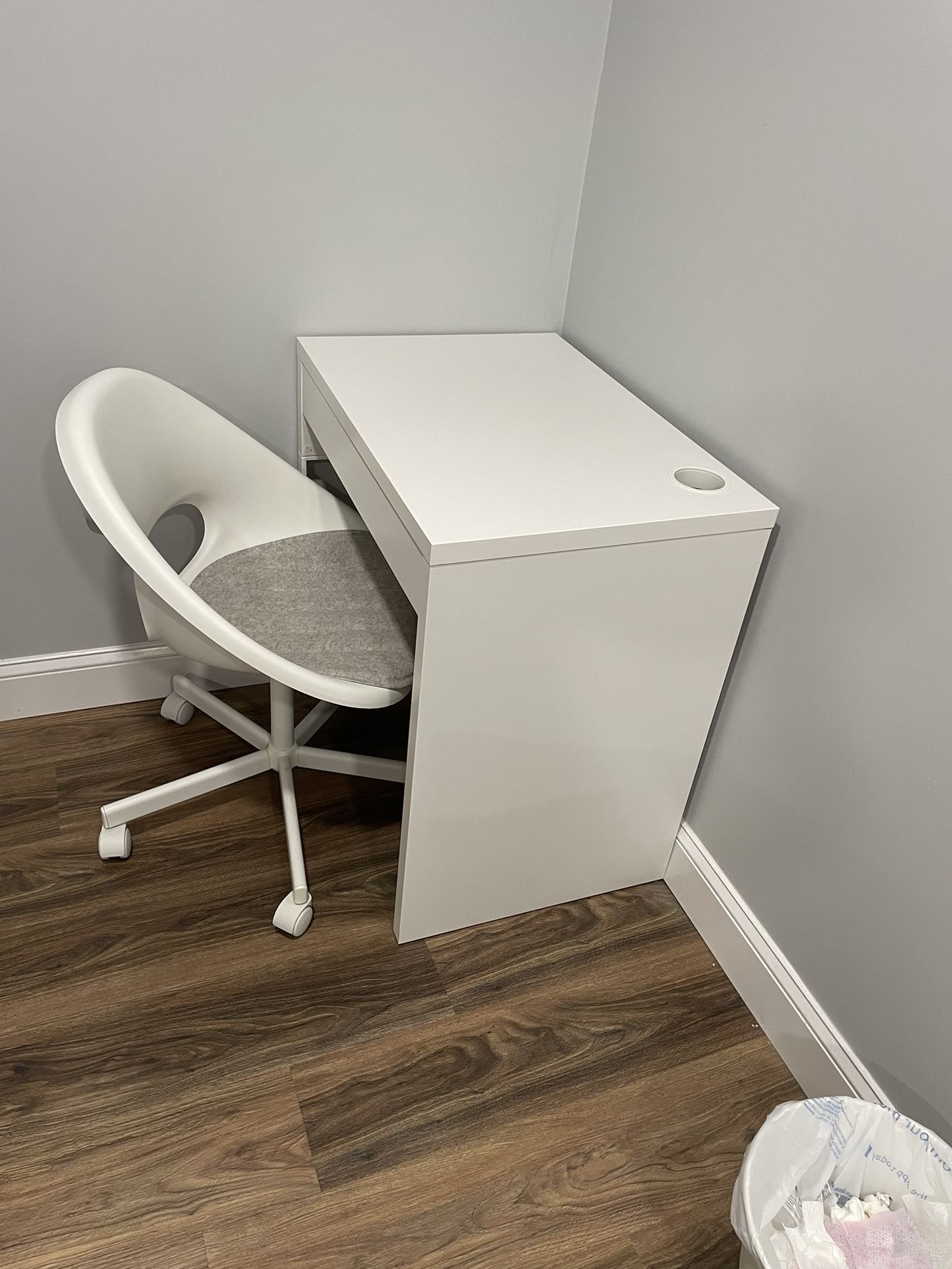 IKEA desk table MICKE with chair LOBERGET/BLYSKAR