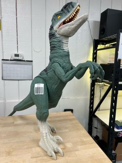 Jurassic World Super Colossal Dino with 2 Mini Dinos
