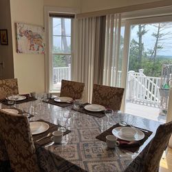 Like New dining Table With 6 Chairs