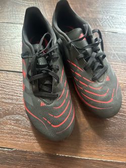 Soccer shoes