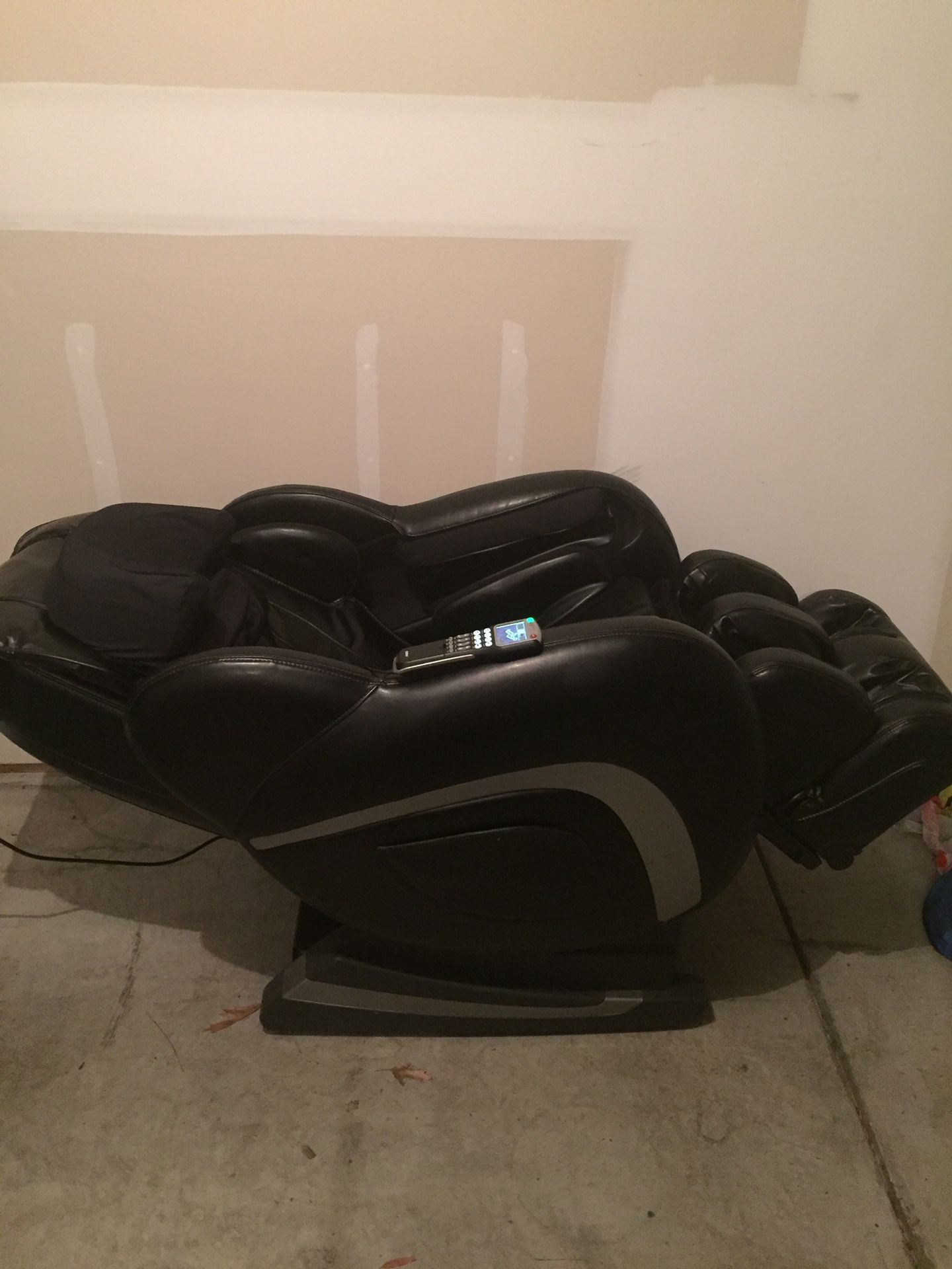 Brookstone Zero Gravity Massage chair for Sale in Cary, NC OfferUp