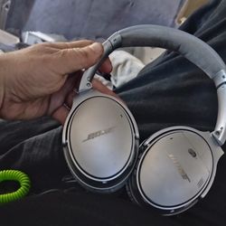 Bose Quiet comfort 35 Headset Was 379.95 Barely Used