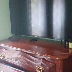 Flat-Screen TV 