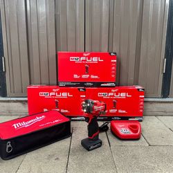 Milwaukee 3/8” Stubby Impact wrench kit model 2562-21