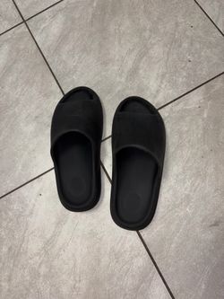 Yeezy slides Size 12