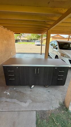 Cabinet credenza