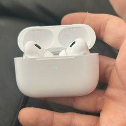 Wireless Headphones / Earbuds