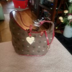 Dooney &Bourke