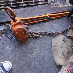 CM Hoist 1-1/2 ton chain hoist Used Surplus