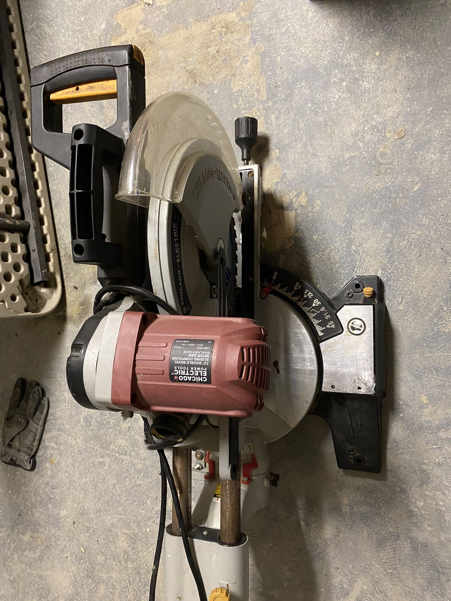 CHICAGO ELECTRIC 61970 SLIDING COMPOUND MITERSAW G127086 1 EN CTR A5FLR12 for Sale in Mckees Rocks PA OfferUp