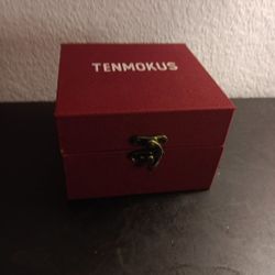 GORGEOUS NEW IN BOX TENMOKUS Japan 3" Etched Cranberry Glass Votive Holder.
MSRP $79.99
Great Holiday decor & gift.

