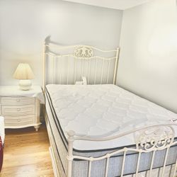 Queen Bedroom Set – Great Condition – Price Lowered!! ALL for $700!