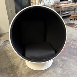 Cool 70s Space Age Chair