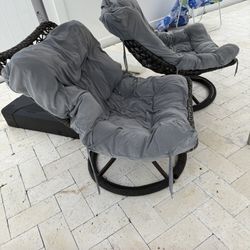 2 Swivel Chairs