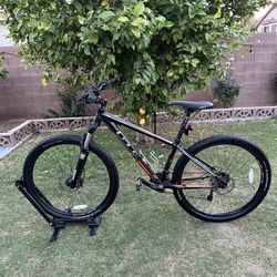 GT BACKWOODS EXPERT, 27.5 INCH MOUNTAIN BIKE, SMALL ALUMINUM FRAME, 9X2 SPEED, ROCKSHOX FRONT SUSPENSION WITH REMOTE, SHIMANO HYDRAULIC DISK BRAKE.