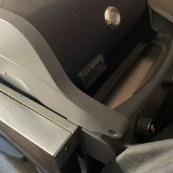 Small Compact Version Weber Spirit E-210 BBQ Grill Asador Propane Two Burners