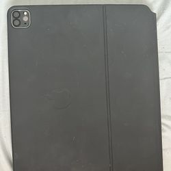 Ipad Pro 6th gen with magic keyboard 