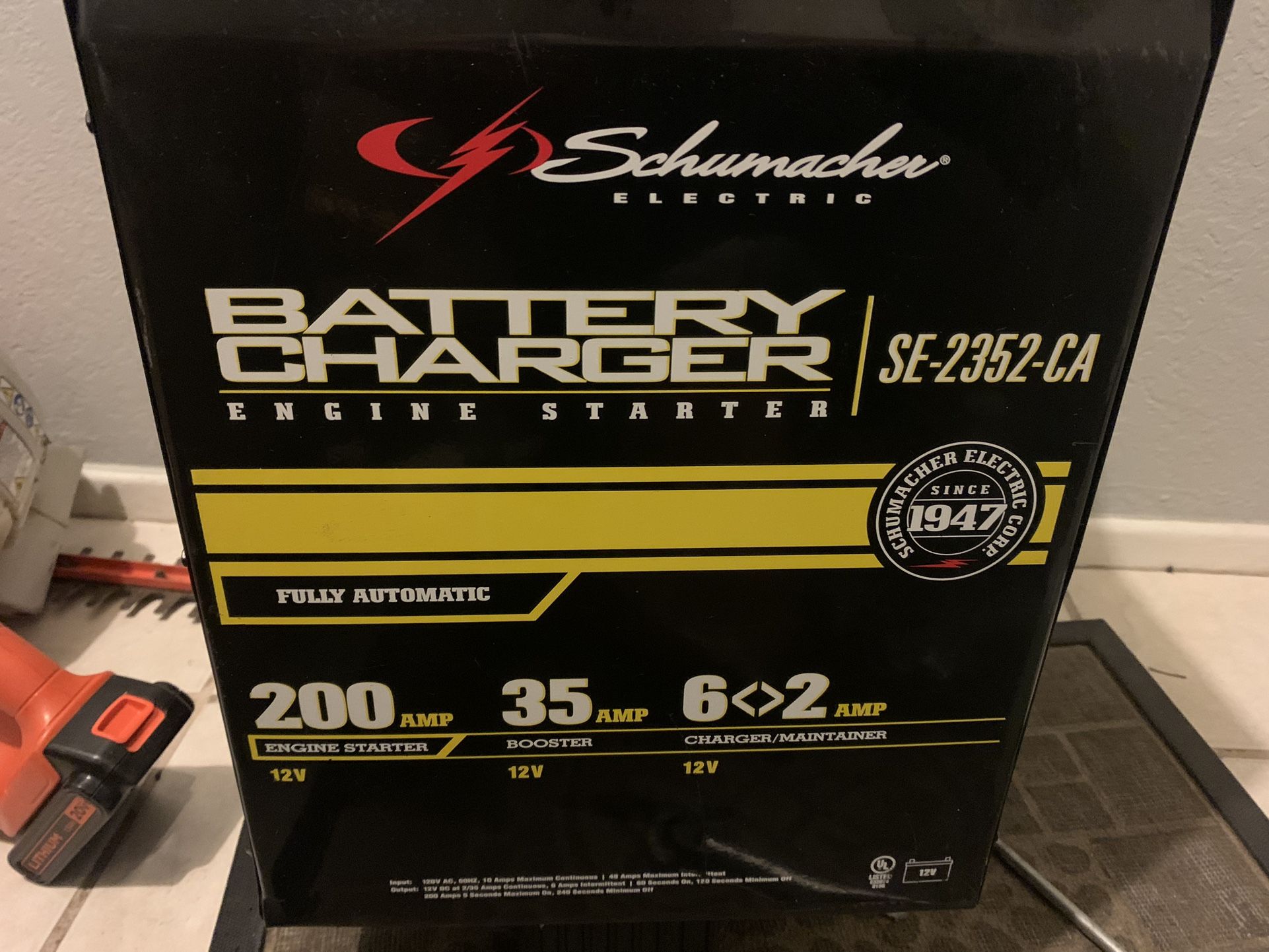 Schumacher SE 2352-CA Car Starter/Battery Charger