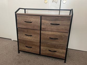 Brown 6-drawer dresser (light brown look)