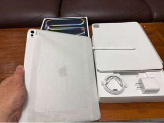 iPad Pro 13 inch  1Tb M5  WiFi + cellular nano texture glass with Magic Keyboard and pencil pro