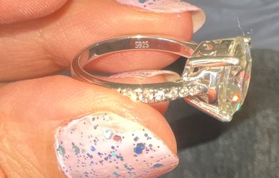 5 Carats Moissanite solitaire ring 💍 with Pavé StyleBand in 925 sterling silver size 7 includes Led Light Box 💎💍