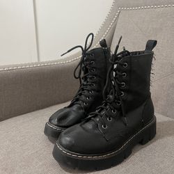 Women Black Boots 