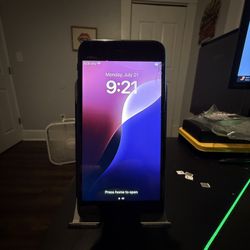 Apple iPhone SE (3rd Gen) - Midnight - 64GB (Unlocked)