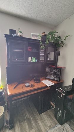 Wooden Desk With Removable Hutch