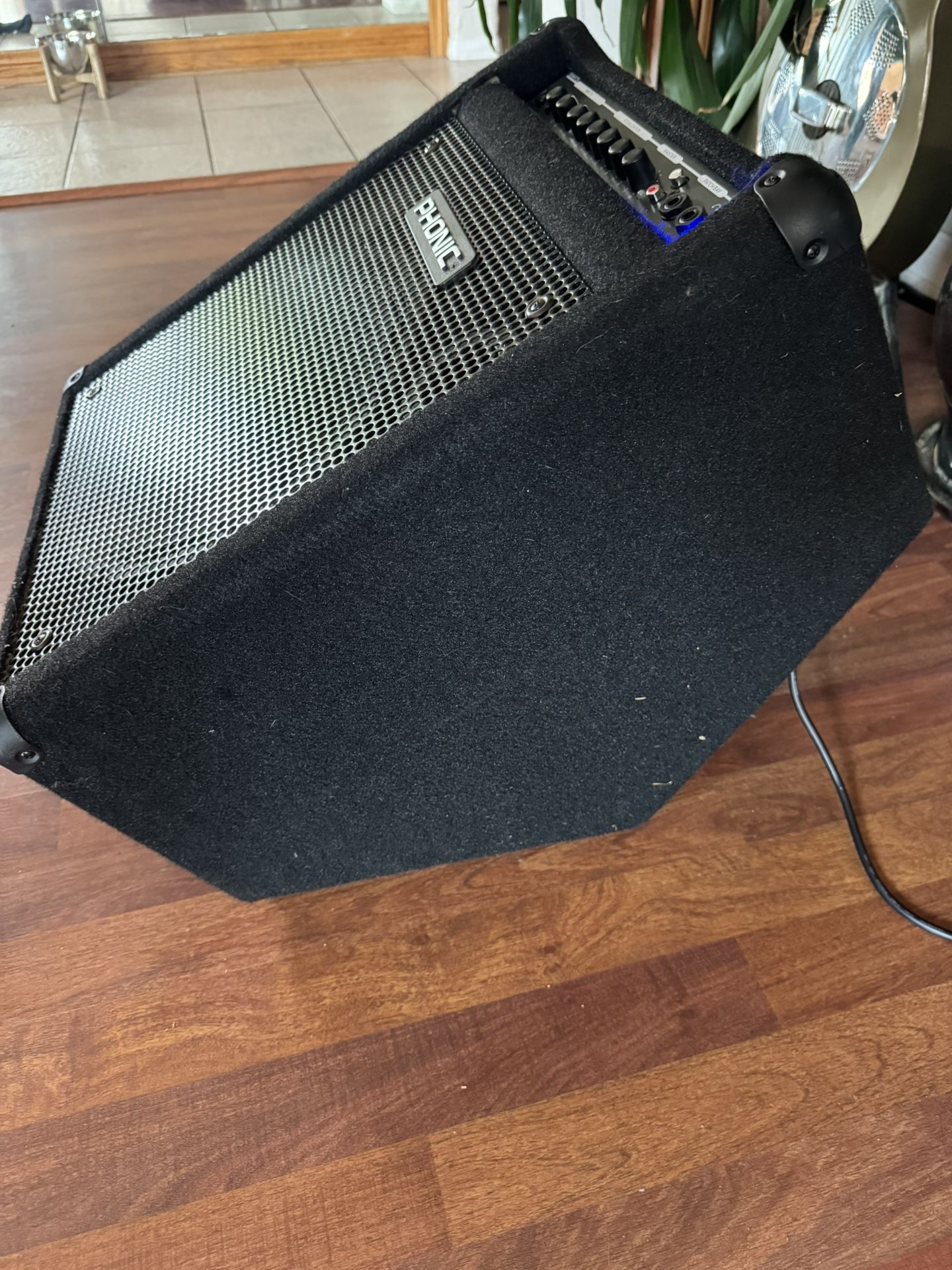 Phonic MK50 Keyboard / Bass Amplifier