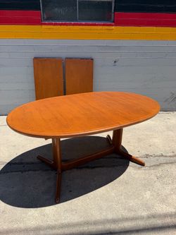 Vintage Mid-Century Modern Oval Extension Dining Table by Rasmus – Made in Denmark