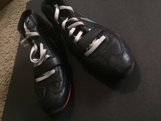 Soccer shoes