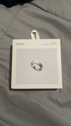 Oura Ring 5 plus charging case