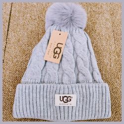 UGG BEANIE HAT. 