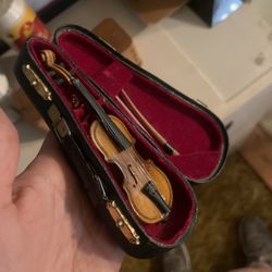 Miniature Violin in Case – Great Detail! Perfect for Gift or Display 🎻