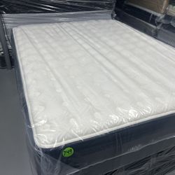 QUEEN SIZE STEARNS & FOSTER (FIRM) PILLOW TOP MATTRESS & BOX SPRING BED SET