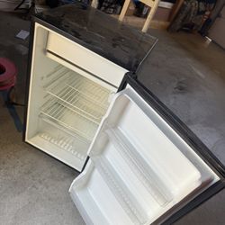 mini fridge 