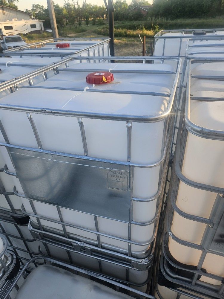 IBC Tote 275 Gallon Water Tank