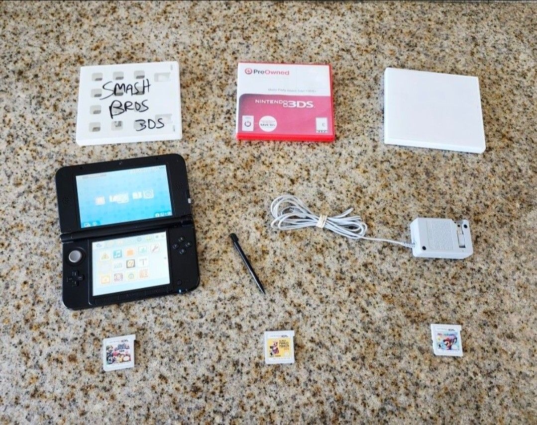 Like NEW Nintendo 3DS XL Set with Charger & 3 Games