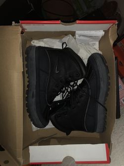 NIKE WOODSIDE II (women’s 7.5)