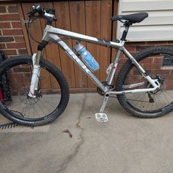Mountain Bicycle Trek 8000