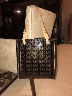 Shiny black michael kors purse top