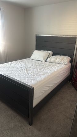 Queen mattress and box spring