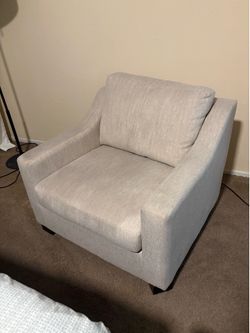 Accent chair off white