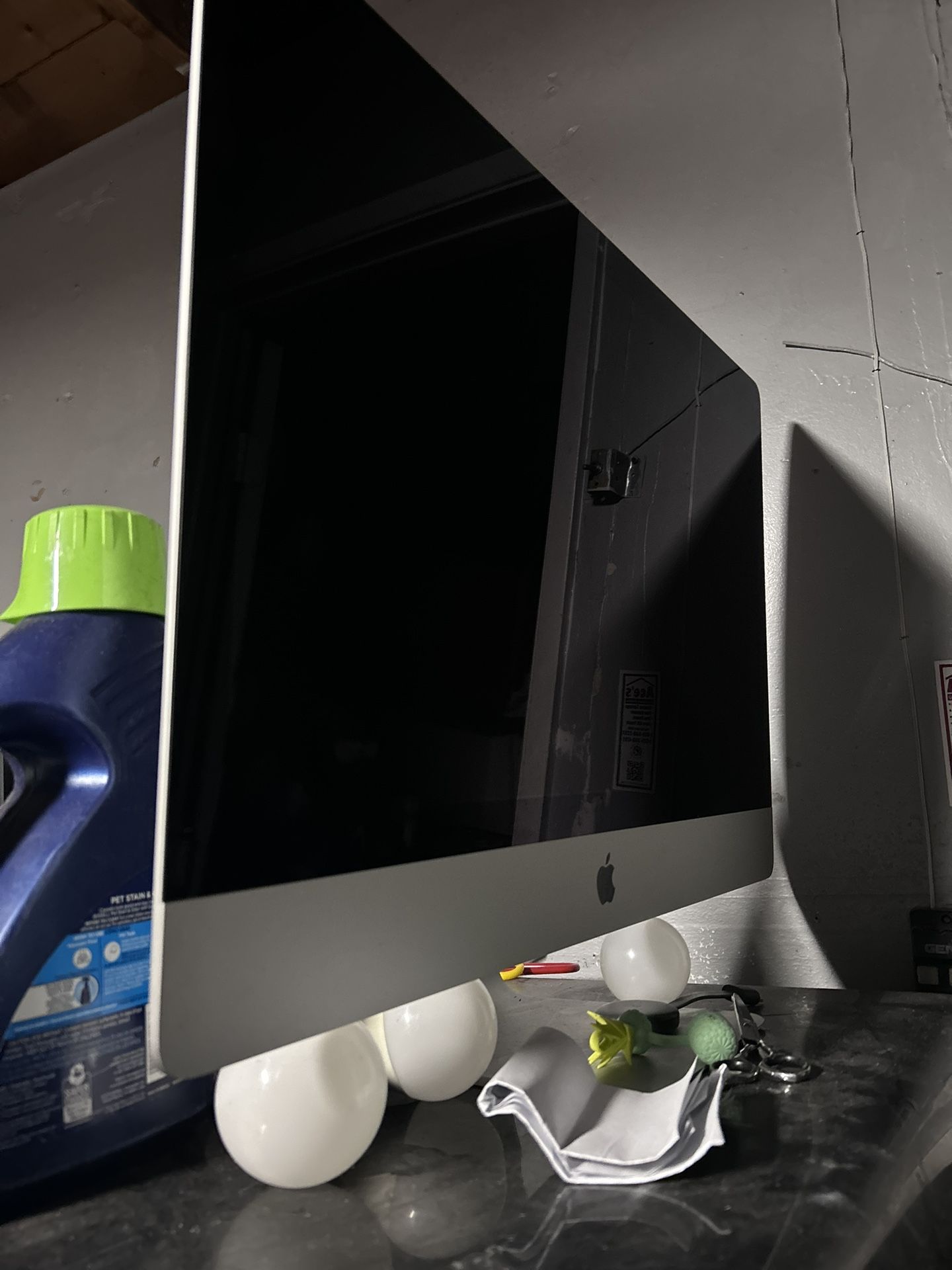 Apple desktop monitor