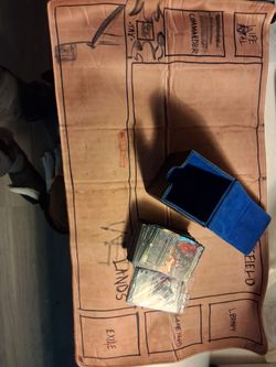 100 magic the gathering cards 82+$ in cards/ box + mat