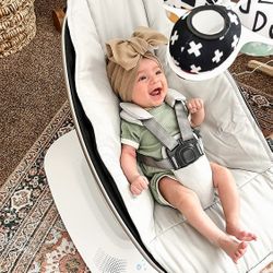 New 4Moms Mamaroo Multi-Motion Baby Swing
