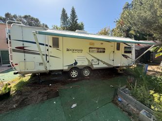 2013 Rockwood ultra lite 27’